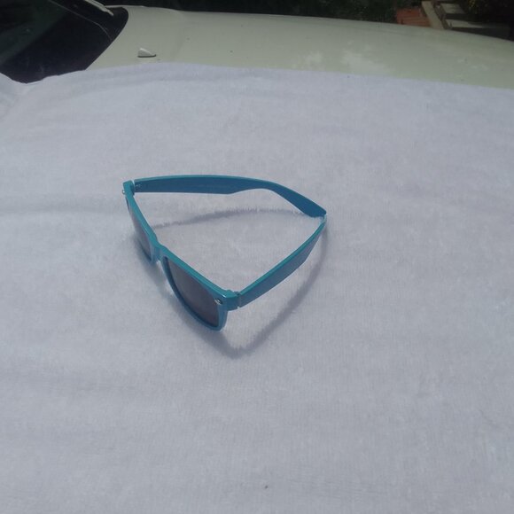 Classic-style London-design mini-style polarized sunglass for him/her brand new - Picture 5 of 9